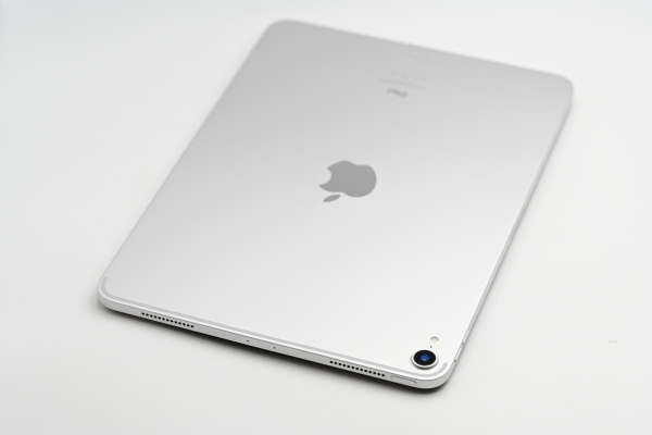 iPad Pro, 11'', 64GB, WIFI, silber (Modell A1980) Apple-refurbished / Zustand "sehr gut", Akku 90-100%